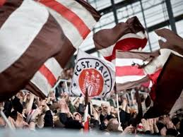 Encompassing music, sport and politics, its fans welcome refugees, fight fascists and take a stand against all forms of discrimination. Pin Auf Pet Toys