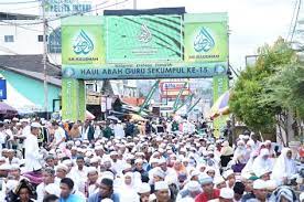 Dpw fpi balangan ikut menghadiri haul abah guru sekumpul ke 15 di desa baruh bahinu dalam. Klotok Jamaah Haul Ke 15 Bersama Jutaan Jamaah Paman Birin Hadiri Haul Ke 15 Guru See More Of Haul Ke 15 Guru Sekumpul On Facebook Smatch