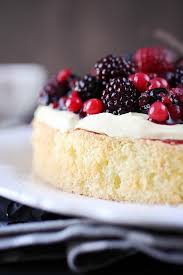 Gateau A La Creme Mousseline Vanille Et Fruits Rouges Chefnini