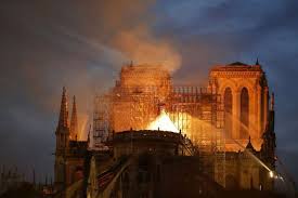 Notre dame de paris , the international musical spectacular that has captivated over 13 million people in 23 countries, makes its new york debut at lincoln center's david h. Nach Grossbrand Der Pariser Kathedrale Notre Dame Soll Wiederaufgebaut Werden 6 Update