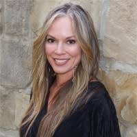 Carol Morelan's Instagram, Twitter & Facebook