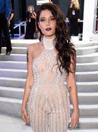 Halsey arrives on the red carpet at the 2019 songwriters hall of fame in june 2019. Halseyåœ¨mtv Vmaçœ‹èµ·æ¥å®Œå…¨æ— æ³•è¾¨è®¤