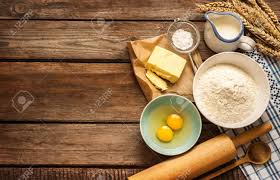Den gekühlten teig auf einer mehligen unterlage auf 3 mm dicke ausrollen und gut „stupfen (mit einer gabel löchern). Backen Von Kuchen In Landlichen Kuche Teig Rezept Zutaten Eier Mehl Milch Butter Zucker Und Nudelholz Auf Vintage Holz Tabelle Von Oben Lizenzfreie Fotos Bilder Und Stock Fotografie Image 55317487