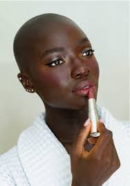 Explora el Maquillaje Con Lip Crème: Prueba y Comparte