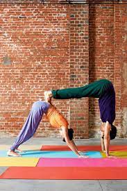 Eine typische übung dafür ist die taube. Yoga Ubungen 8 X Yoga Fur Paare Bilder Fit For Fun