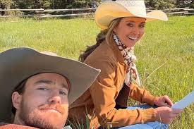 They are so cute together.🤍