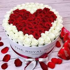 Corazon Miooo In 2020 Flower Bucket Flower Box Gift Amazing Flowers