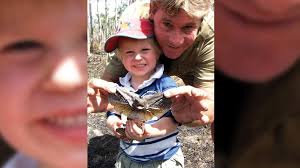 They've got no limbs, no spikes, and only one tricky bit. Foto Mit Krokodil Robert Irwin Eifert Seinem Papa Steve Nach