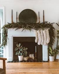 45 Elegant And Cozy Fireplace Mantel Decorating Ideas Decorhit Com In 2020 Christmas Fireplace Decor Christmas Fireplace Simple Christmas Decor