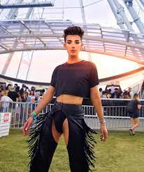 This couple appear to be getting into the swing of coachella in the ferris wheel at the legendary festival. Day 3 This Weekend Was Absolutely Incredible I Went To Coachella And Was Able To Bring 6 Of My Closest Frien James Charles Coachella Outfit Charles James