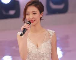 授权时间： 2015.8.26, zl201310166452.2 。 5. é¦™æ¸¯å°å§äºžè» ä½•ä¾å©· æ¯æ—¥é ­æ¢