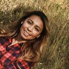 Elizabeth Retana's Instagram, Twitter & Facebook