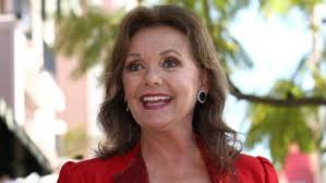 She graduated from the university of washington in seattle with a degree in theatre arts and design in 1960. A8wk6yoby 7jym