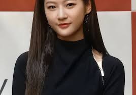 Actress Elisha Davis Talks About Expressing Herself and Screen