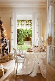 Una Casa Bianca Come La Neve Sale Da Pranzo Natalizie Decorazioni Di Natale Bianche Idee Per Decorare La Casa