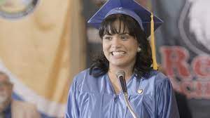 Mariposa De Barrio Temporada 1 Capitulo 6 Mariposa De Barrio Capitulo 6 Jenni Se Gradua De La Escuela