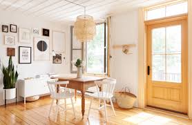 Find out all the decor ideas for your small dining room here. Dining Room Apartment Therapy