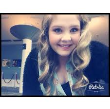 Tal Wilkenfeld singing and encouraging the young Saxon Weiss to take the  front of the stage. Generous woman...!!!