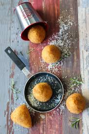Arancini A La Mozzarella Les Delices De Marina Cuisine Sicilienne Recette Cuisine Italienne Recette Sicilienne