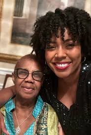 Full-time mom, part-time model/actor Lesley Billingsley lives her 'be  yourself' mantra