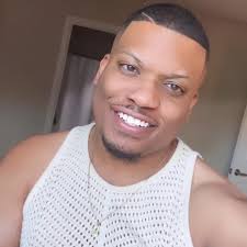 Shon Bailey's Instagram, Twitter & Facebook