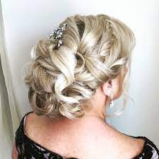 40 Stylish Long Hairstyles For Older Women Older Women Hairstyles Long Hair Styles Mother Of The Bride Hair