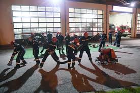 Trova una vasta selezione di patch vigili del fuoco volontario a prezzi vantaggiosi su ebay. Io Volontario Nei Pompieri Una Passione Che Non Si Spegne Vita Trentina