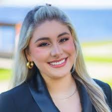 Charis Chen's Instagram, Twitter & Facebook