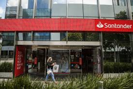 Santander abre temporada de balanços dos bancos com lucro de R$ 3,014 bi no 2º tri, abaixo do esperado