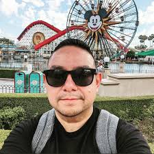 Disneyland weekly visitor seeking friends and Disney enthusiasts