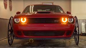 Shop dodge challenger vehicles for sale at cars.com. Dogde Challenger Hellcat Mit Kutschenradern Das Steckt Hinter Dem Verruckten Umbau Auto