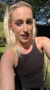 THE OFFICIAL CHARTS 😍 LET'S DO THIS MOTHS 🥳🥳🥳 and Borderline music  video out TONIGHT at 7pm so come say hey for that 🥹🖤 all links to buy