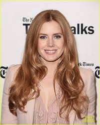Amy Adams Admits Changing Her Hair Color To Red Influenced Her Acting Career Feomelanina Amy Adams Hair Red Hair Celebrities Strawberry Blonde Hair