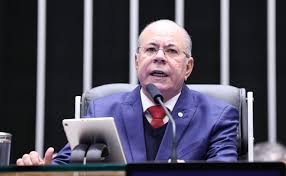 Comissão aprova projeto com regras para transporte intermunicipal de táxi