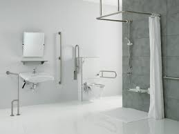 Gli ausili bagno supportano gli anziani o disabili nelle varie azioni quotidiane. Forme E Colori Ausili Per Disabili