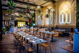 Op interiorworks.nl delen wij inspiratie over interieur en horeca meubilair dat goed past binnen de hospitality. Innovatieve Locatie De Serre Integreert Horeca Lab Restaurant En Eventlocatie Salino Inspiratie
