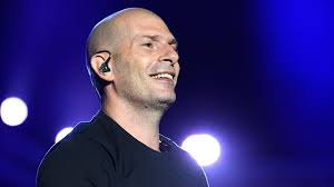 The rapper says no to the vaccine passport and shared his opinion on video on twitter. Covid 19 Le Rappeur Akhenaton Du Groupe Iam Hospitalise A Marseille Radio Canada Ca