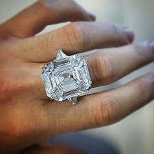 Simulated diamond engagement ring, platinum plated sterling silver wedding ring women, emerald cut 2.5 carat cz stone halo ring. Elizabeth Taylor S Famous Krupp Diamond Weighing 33 19 Carats Was Bought B Elizabeth Taylor Jewelry Elizabeth Taylor Engagement Ring Elizabeth Taylor Diamond