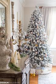 From weeknight meals to holiday feasts, the dining room decor should encourage people to gather and unwind from the day. Elegant Holiday Decorating Ideas For The Dining Room