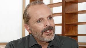 Además, bosé señala que el multimillonario estadounidense bill gates, al que llama el eugenésico, ya había hablado sobre la. Miguel Bose Reaparece Brevemente En Redes Sociales Con Un Desconcertante Video Marca Com