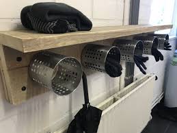 handschoenen opbergen boven de verwarming ikea ordning bestekbak steigerhout opbergtips opberging bestekbak