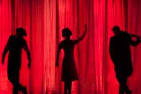 La obra, que cuenta con coreografías de mati napp, es un show completamente diferente, atípico, singular y único donde artistas muy diversos se mezclan y potencian arte puro con música, baile y teatro donde lo. Los 12 Elementos Del Teatro Mas Importantes Y Para Que Sirven