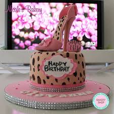Leopard birthday cake leopard print cake for a little diva maris boutique cakes. Leopard Print Cake With Sugar High Heel Shoe