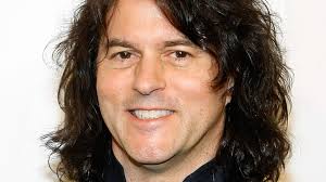 Kerry Simons's Instagram, Twitter & Facebook