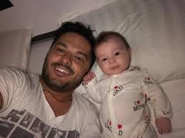 Liviu vârciu este fericitul tată a trei copii, fiind extrem de discret legat de cel mai mic, un băiețel în vârstă de un an și o lună pe care îl ține ascuns de ochii curioșilor. Liviu Varciu Urare AdorabilÄƒ De Anul Nou AlÄƒturi De FetiÈ›a Lui VÄƒ PupÄƒm De Nu VÄƒ VedeÈ›i Click Mobile