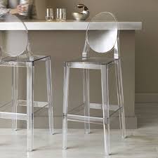 Image Chaise Kartell Et Lampe Kartell Pour Une D Co Moderne Bar Chairs Bar Stools Acrylic Bar Stools