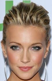 Her father, david cassidy, was a pop star in the 1970s. Katie Cassidy
