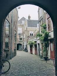 Rijdt niet 's avonds na 20:00 en in het weekend. Stadswandeling Door Het Centrum Van Dordrecht When In Holland