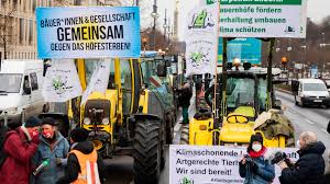 Eindrücke von heutigen demo in berlin. Wir Haben Es Satt Demo In Berlin Mit Traktoren Fur Die Agrarwende Tagesschau De