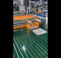 Producción real, sin filtros., Así trabaja nuestra máquina de bolsas con  sellado lateral:, cortes limpios, sellado firme y ritmo constante., Cada  bolsa cuenta una historia de ...